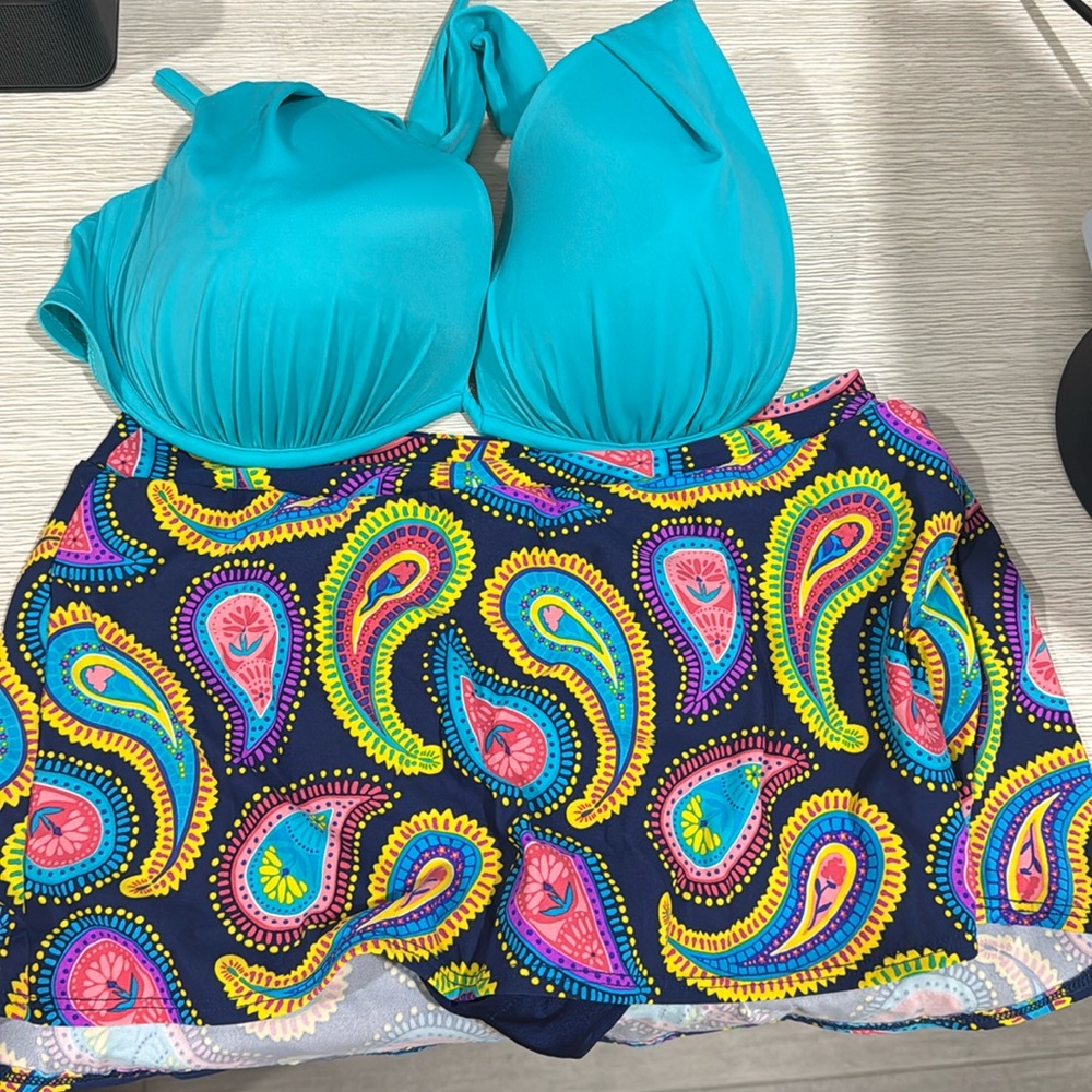 Bathing suit. Bottom is size 10 
Top is size 38DD/40D